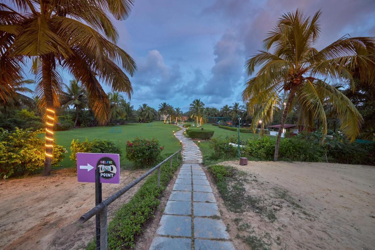 Royal Orchid Beach Resort & Spa, Utorda Beach Goa Exteriör bild